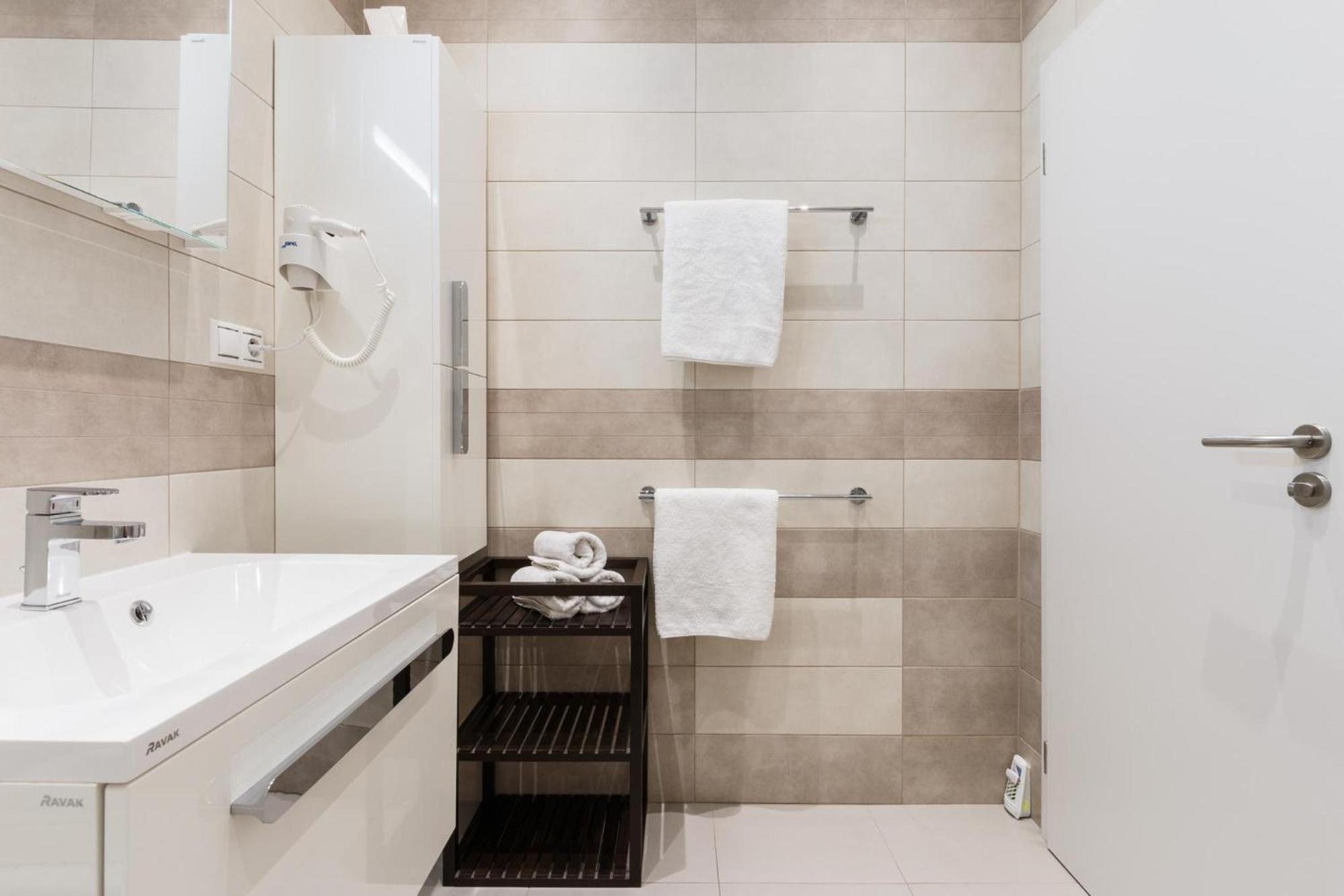 Days - Stylish In New Town Apartment *