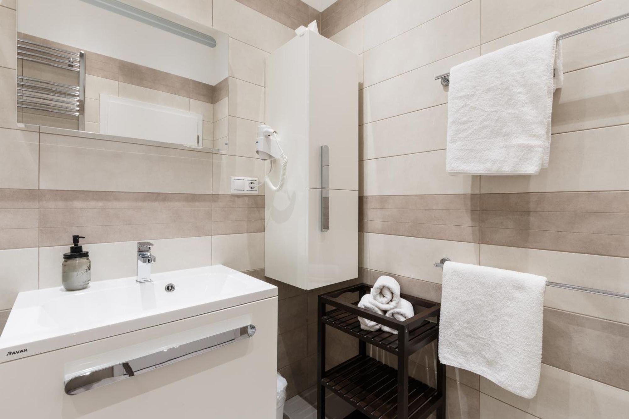 Days - Stylish In New Town Apartment Prague