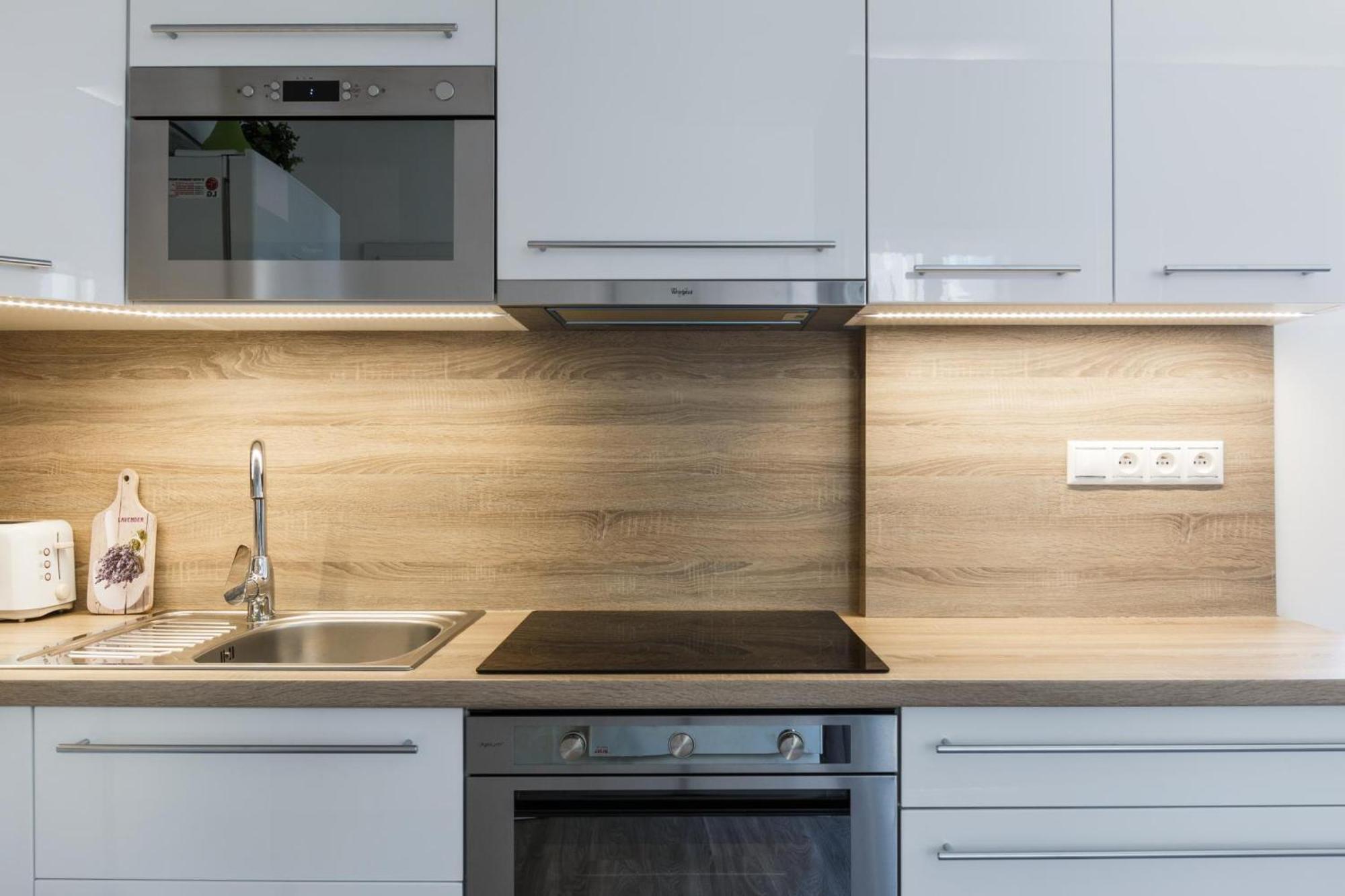 Days - Stylish In New Town Apartment