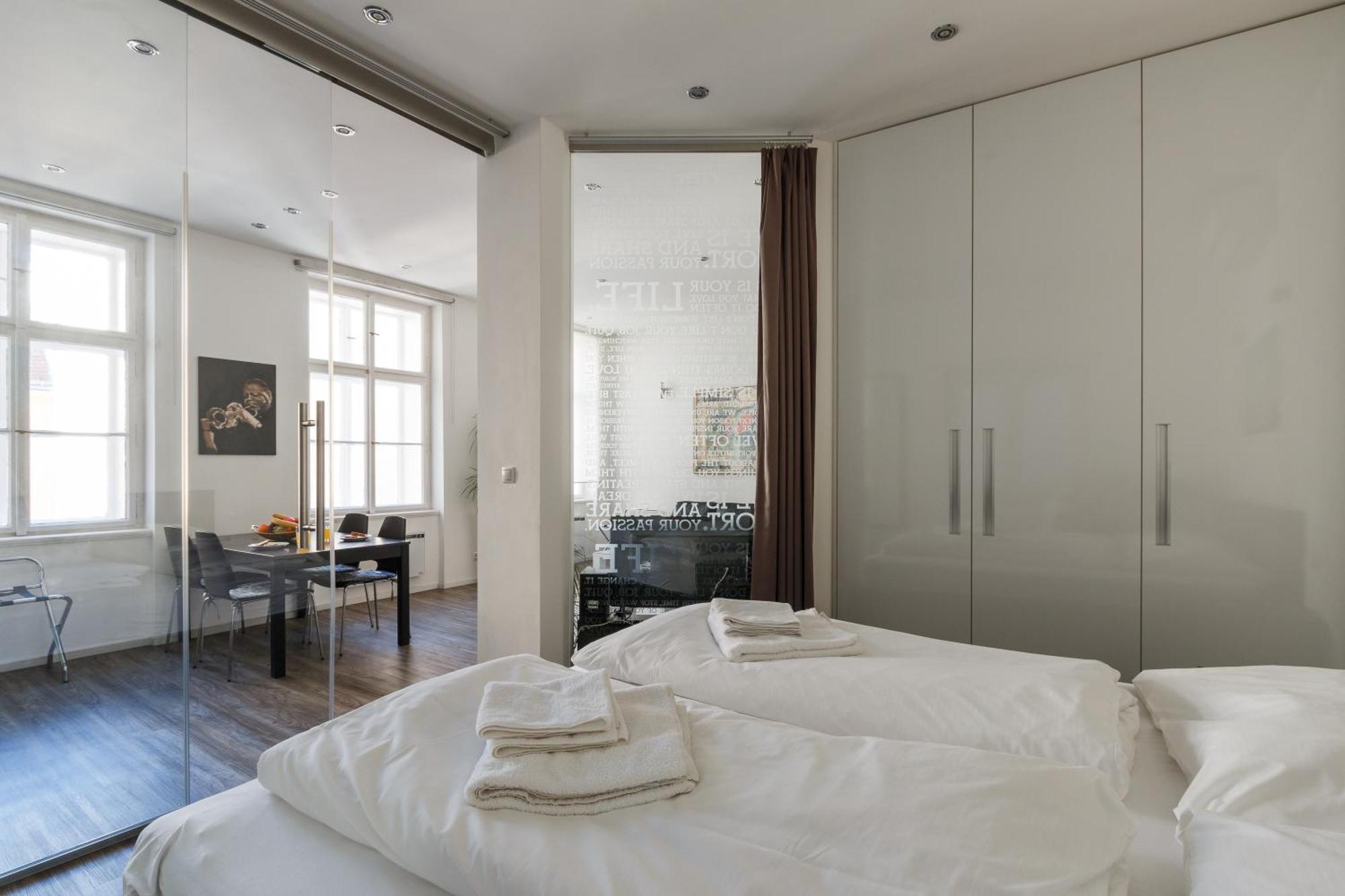 Apartment Days - Stylish In New Town