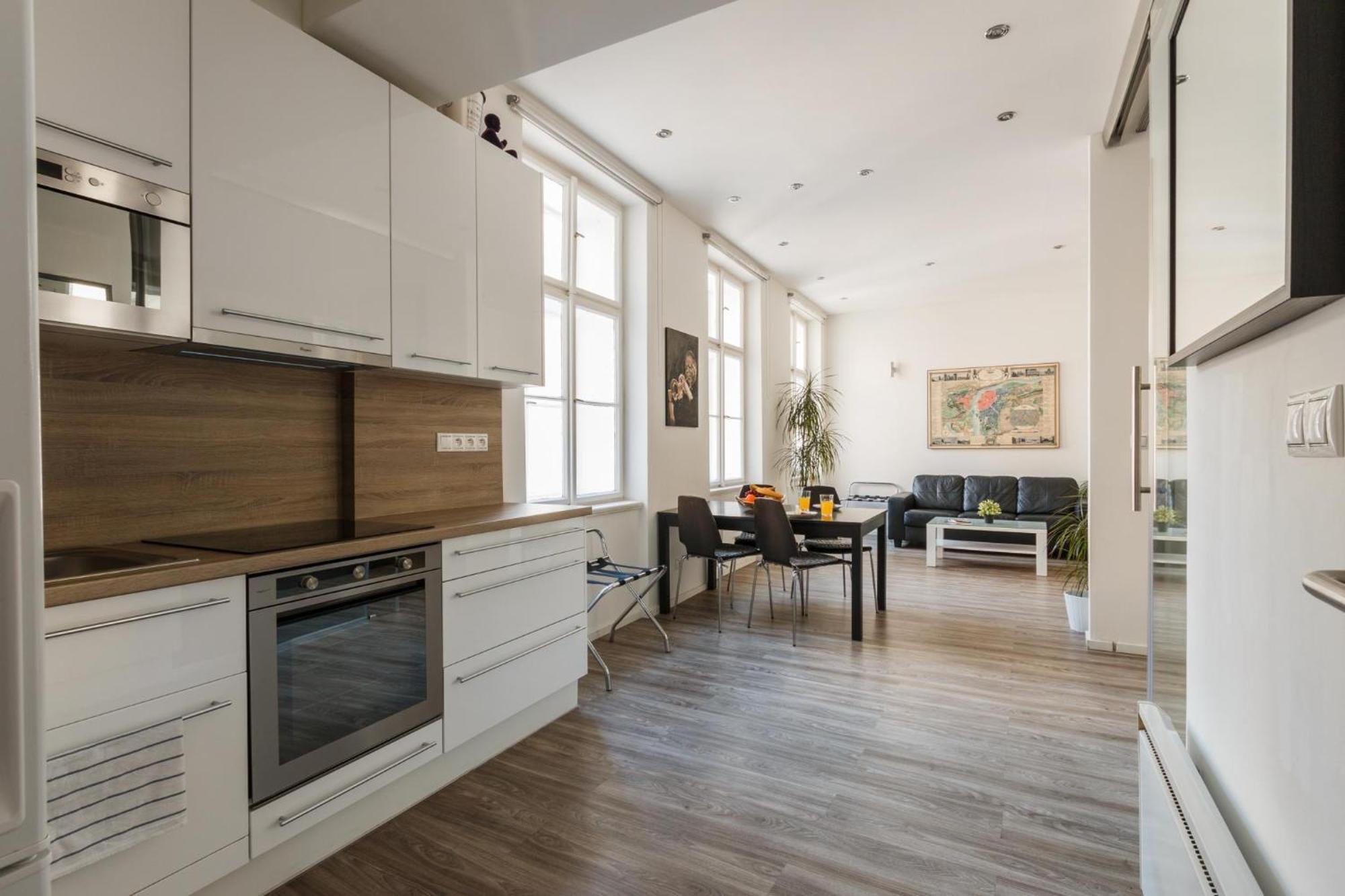 Days - Stylish In New Town Apartment