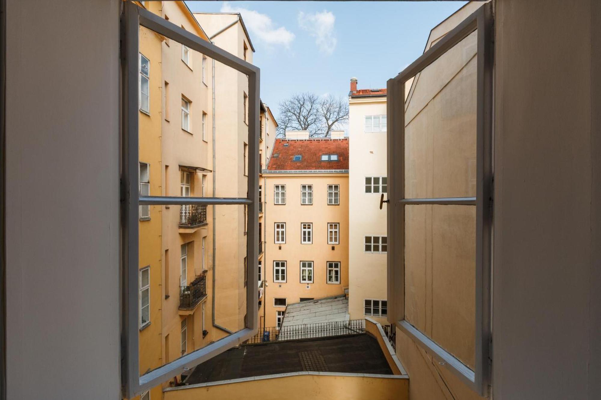 Apartment Days - Stylish In New Town *